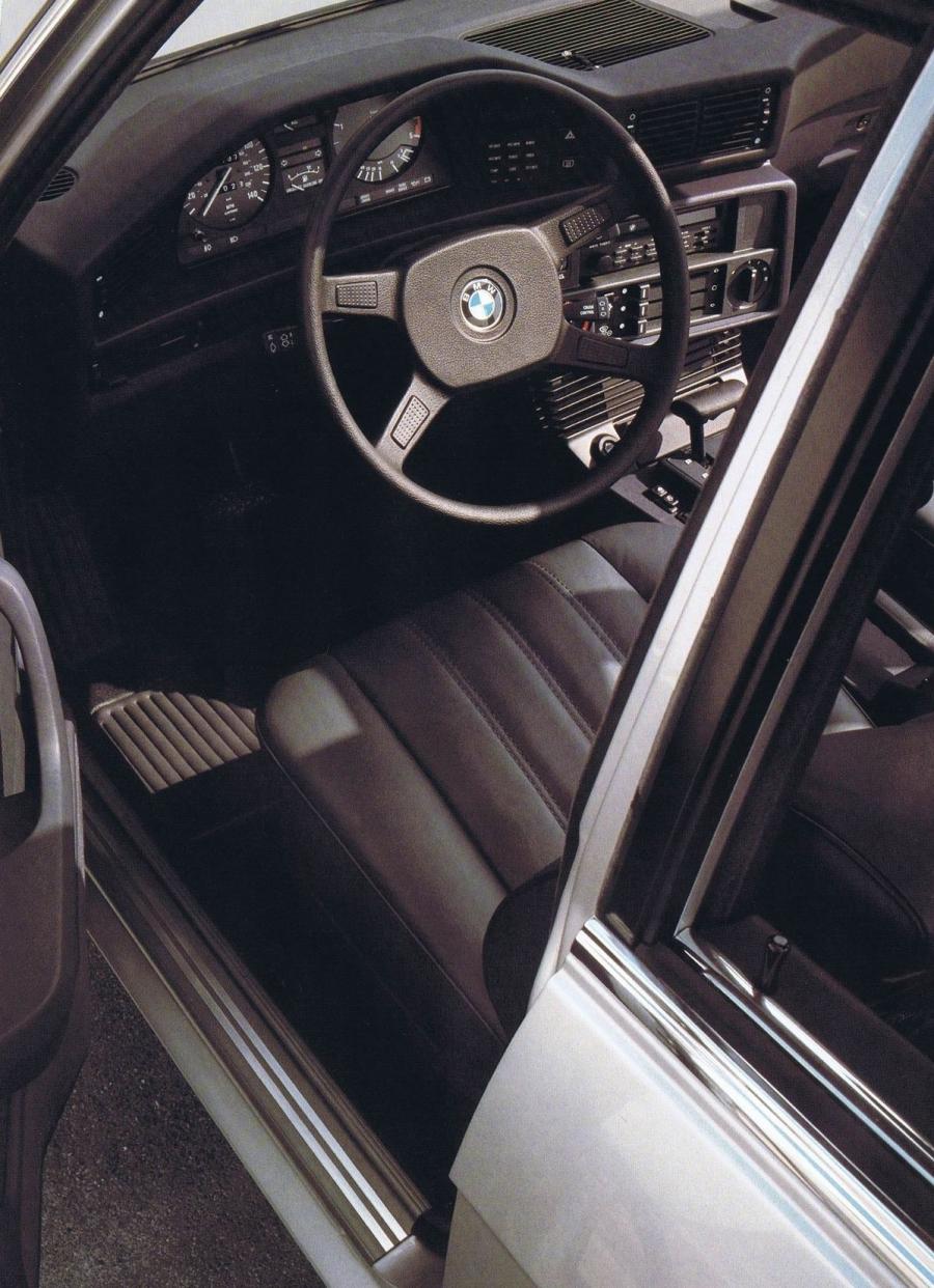 Интерьер BMW 528e 1982 года  (NA) (фото 3 из 4)